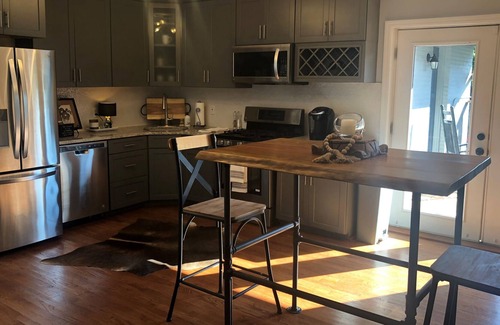 Pickwood House | 3 BR / 2 Bath rental located less than 1 mile from Jordan Hare Stadium