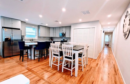 North End Apartment | 3 BR/3 BA/Modern/Walk to beach/town/Priv Terr