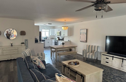 Savannah's Landing House | 3 BR End Unit Rowhouse 1 Mile to Bethany Boardwalk, Walk to Shops & Restaurants