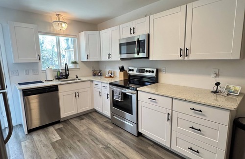 Savannah's Landing House | 3 BR End Unit Rowhouse 1 Mile to Bethany Boardwalk, Walk to Shops & Restaurants