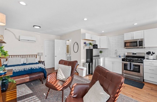 Fifth Ward House | 3 BR House + Front Studio Unit w/2 Car Garage - Sleeps 12 in Walker's Point!