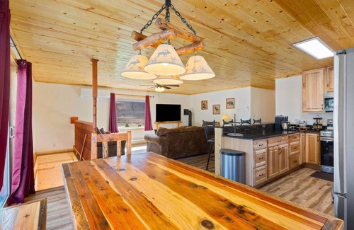 Gardiner House | 3 br house with hot tub by Yellowstone