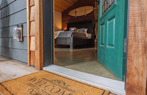 Ucluelet Cabin | #3 CABIN COUPLES KING BED HOTTUB BEACH