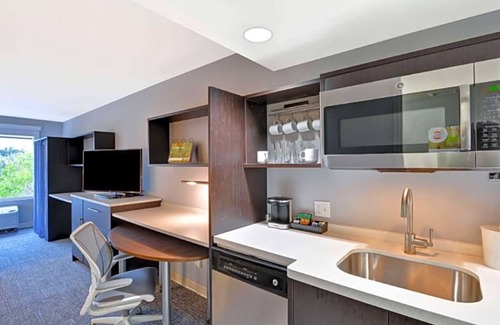 Miramar Hotel | 3 Convenient Studios | Pool, Kitchen, Pet-Friendly | Near Miami & Hard Rock