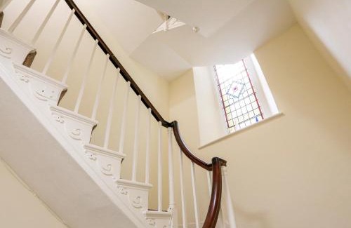 Dartmouth House | 3 Dartview