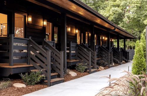 Caton House | 3 Firefly Mountain Suites by AvantStay 18 Guests Heated Pool Firepits Arcade Playground