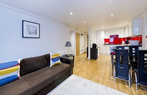 Chelsea House | 3, Gallery Court · 1 Bed Chelsea Flat + Communal Terrace