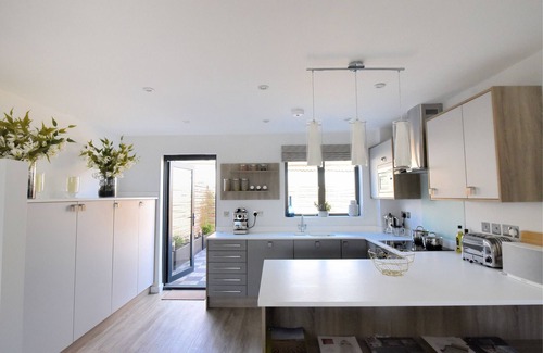 Seaton House | 3 GROVE MEWS, family friendly, with a garden in Seaton, Devon