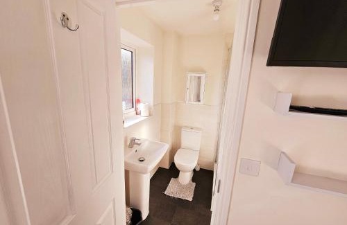 Telford Bed & Breakfast | 3 Guest Rooms in a 3bed house with kitchen, ENSUITE options also available