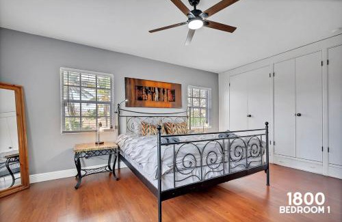 Little Havana House | 3 Home 12 bedroom compound with Pool and BBQ sleeps 24