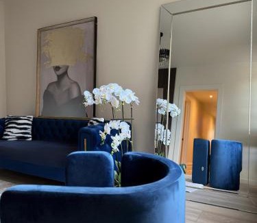 East Allegheny Apartment | 3 KING Beds Free parking Stay close and stay cozy