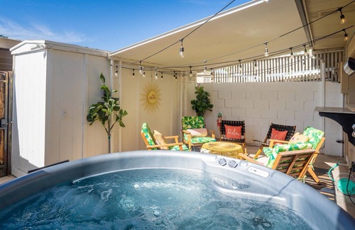 Casa Granada Townhouses House | 3 King Beds, Hot Tub, Walk to Old Town! Camelback Views, 15 min Barrett Jackson!