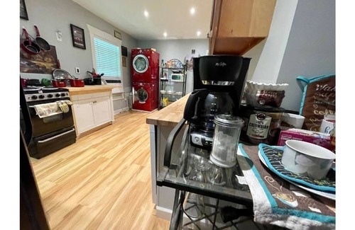 Lawrenceville House | 3 Kings, 70” 4k TV Renovated Ranch 1920 in downtown Lawrenceville! 30 min to ATL