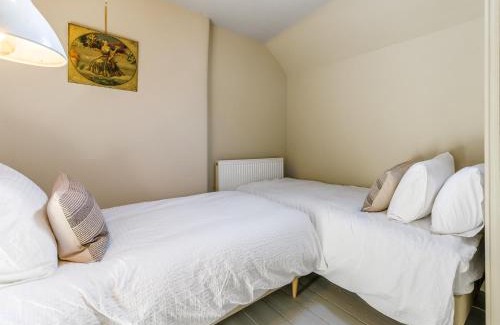 Ysbyty Ystwyth House | 3 Legged Duck Cottage