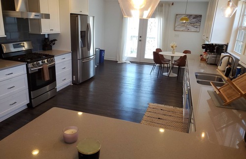 East Ocean View House | 3 level home 2 blocks from the beach