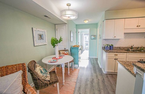 North Carolina Coast Condo | ★ 3 Little Birds at The Beach★
