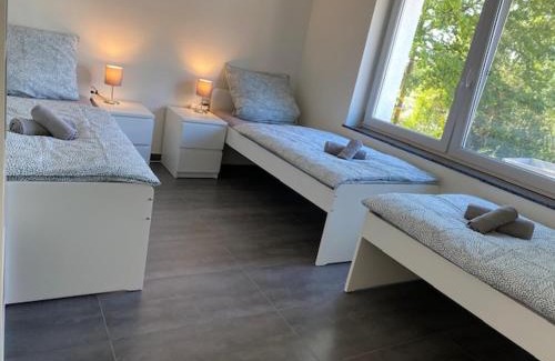 Gau-Weinheim Apartment | 3 Mehrbettzimmer, Küche, Bad für Arbeiter und Monteure in Gau-Weinheim