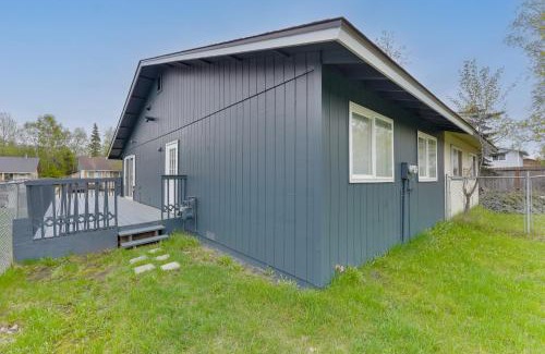 Abbott Loop House | 3 Mi to Alaska Zoo Family Home in Anchorage!