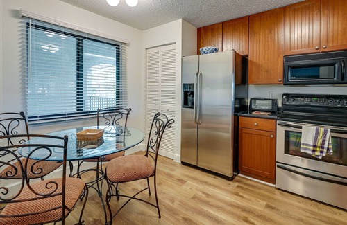 Naples Condo | 3 Mi to Beaches: Naples Condo w/Pool Access!
