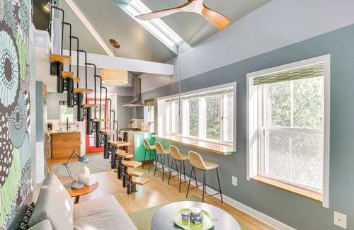 East Boothbay House | 3 Mi to Boothbay Harbor: Coastal Colorful Home!