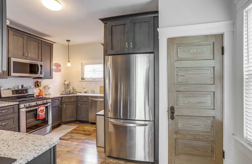 Sandusky House | 3 Mi to Cedar Point: Sunny Sandusky Home w/Yard