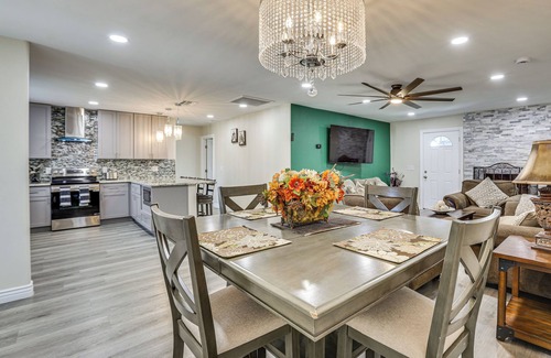 Phoenix House | 3 Mi to Desert Diamond Arena: Peoria Home w/Yard!