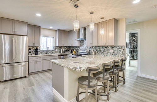 Phoenix House | 3 Mi to Desert Diamond Arena: Peoria Home w/Yard!