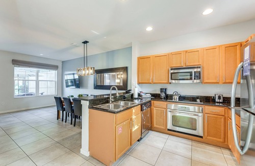 Kissimmee House | 3 Mi to Disney: Retreat w/Hot Tub & Resort Perks!
