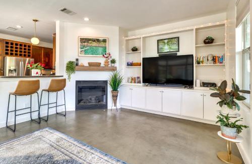 Galindo House | 3 Mi to Dtwn Centrally Located Austin Townhome