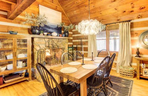 Ellijay House | 3 Mi to Dtwn Ellijay Tree-Lined Cabin with Deck!