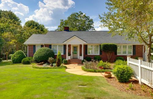Greer House | 3 Mi to Dtwn Greer Mountain-View Home!