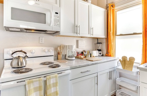 Indianapolis House | 3 Mi to Dtwn Indy: Pet-Friendly Home w/Backyard!