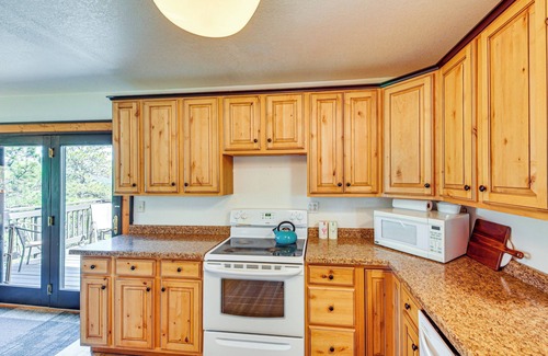 Hot Springs House | 3 Mi to Dtwn: Mtn-View Retreat in Hot Springs!