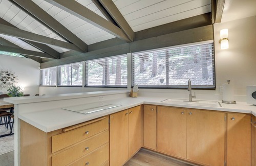 Twin Peaks Cabin | 3 Mi to Lake Arrowhead: Cabin w/Furnished Deck!