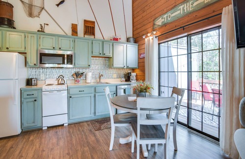 Table Rock House | 3 Mi to Moonshine Beach: Home w/Deck & Yard