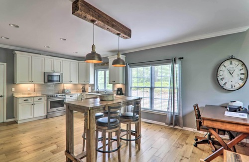Pocono Pines Cabin | 3 Mi to Pocono Lake: Cabin w/Deck & Fire Pit