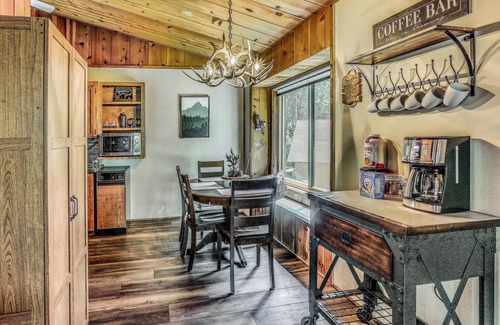 Sierra Cedars Cabin | 3 Mi to Shaver Lake: Cozy 'Bears Hideaway' Cabin!