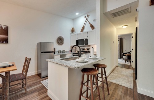 Kimberling City Cabin | 3 Mi to Table Rock Lake: Cozy Cabin in the Woods!