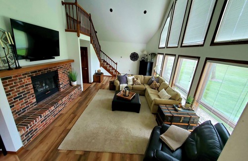 Oshkosh House | 3 miles from EAA