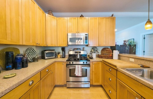 Selbyville House | 3 miles from the beach! 4 bedroom home with a hot tub and backyard!