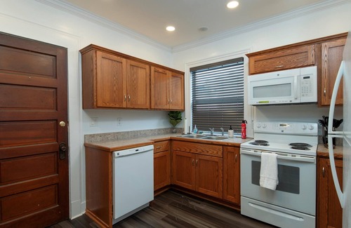 Oneonta Apartment | 3 miles to B Ball, 5 min walk to Downtown! Stocked Kitchen, AC, WiFi, W/D