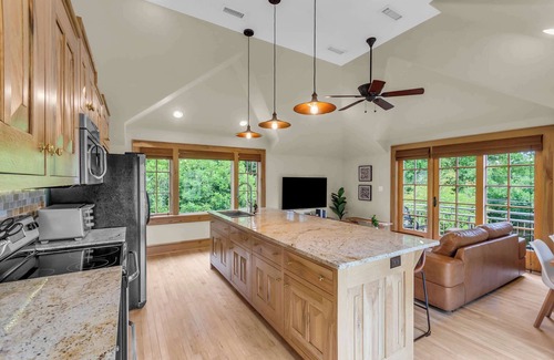 Greenville House | 3 Min to Downtown, Game Room, King bed