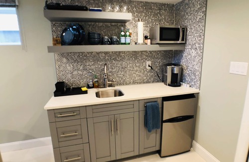 Bayonne Apartment | 3 Min walk to train station - 45 Mins to World Trade Center by train.