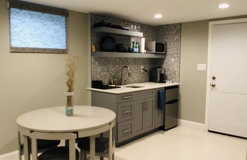 Bayonne Apartment | 3 Min walk to train station - 45 Mins to World Trade Center by train.