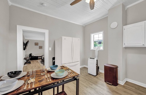 Winston - Salem Apartment | 3 mins from Downtown - PS5, King Bed & EV Charger