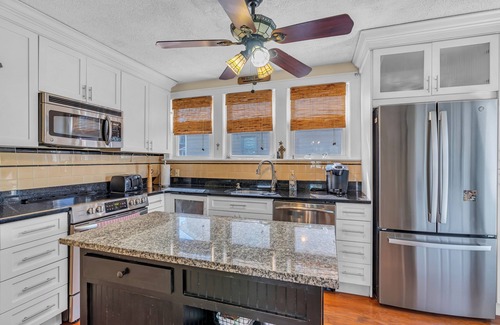 Seaside Heights House | 3 mins to beach! Bayview, 5 beach tags, plenty of space, outdoor shower, firepit