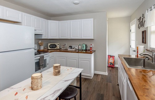 Eagleton Village House | 3 Minute Drive to the Airport!! Maryville/Rockford/Alcoa/Knoxville
