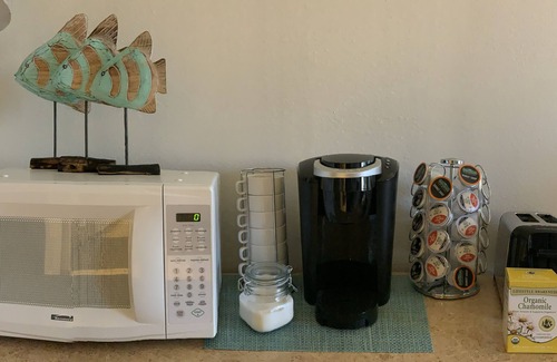 Kihei Condo | 3 minute walk to the beach! Close to restaurants/shops. Updated, clean with A/C