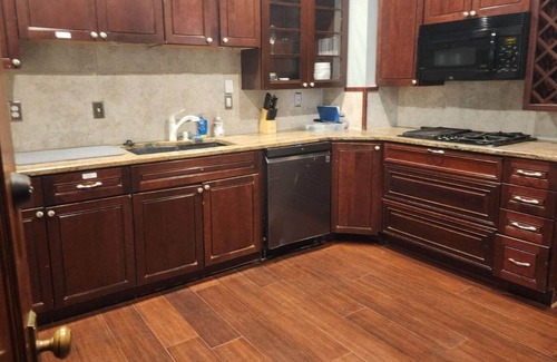 Cleveland House | 3 Minutes to Cleveland Clinic, museums, historic Shaker Heights and more!