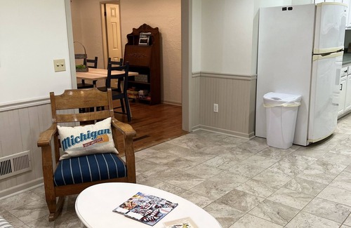 Lake Michigan Beach Cottage | 3 minutes to Lake Michigan on Lake Michigan Wine Trail